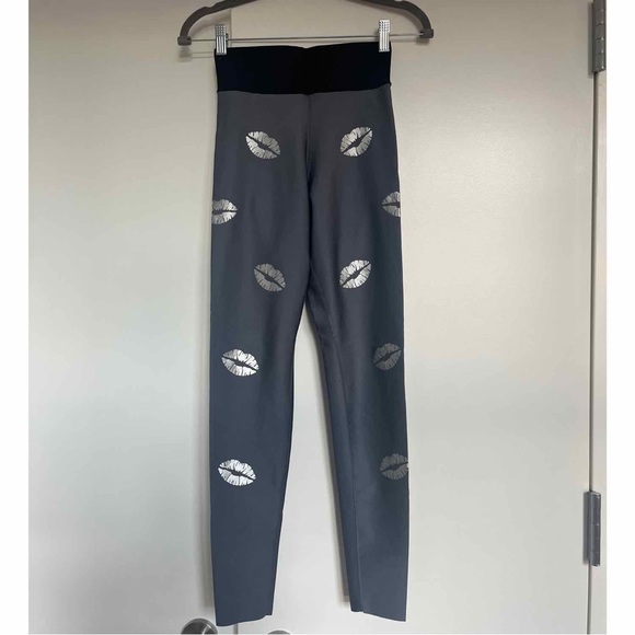 Ultracor “Makeout” Silver Kiss Print High Rise Leggings - Picture 2 of 4